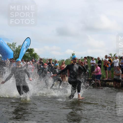 21.06.2026 - Viking Triathlon Michael Strokosch http://msf.ph/oto/9820819 21.06.2026 10:02:04 Schwimmen 43, 55, 90, 154, 221, 226, 380, 394, 410, 446, 501, 524, 606, 625, 660 meine-sportfotos.de