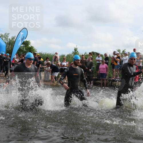 21.06.2026 - Viking Triathlon Michael Strokosch http://msf.ph/oto/9820852 21.06.2026 10:02:17 Schwimmen 47, 87, 90, 102, 136, 152, 154, 410, 438, 490, 501, 536, 537, 655, 660 meine-sportfotos.de