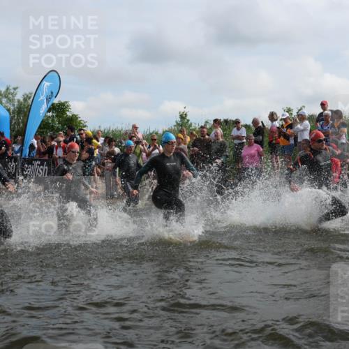 21.06.2026 - Viking Triathlon Michael Strokosch http://msf.ph/oto/9820884 21.06.2026 10:02:30 Schwimmen 83, 100, 126, 142, 220, 255, 325, 360, 392, 430, 513, 560, 579, 604, 651 meine-sportfotos.de