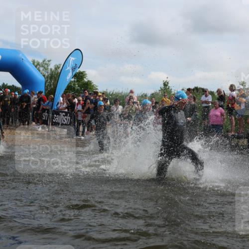 21.06.2026 - Viking Triathlon Michael Strokosch http://msf.ph/oto/9820904 21.06.2026 10:02:40 Schwimmen 16, 83, 99, 100, 186, 372, 386, 440, 462, 485, 513, 560, 579, 636, 653 meine-sportfotos.de