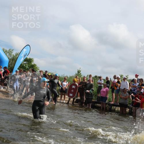 21.06.2026 - Viking Triathlon Michael Strokosch http://msf.ph/oto/9821033 21.06.2026 10:03:37 Schwimmen 53, 95, 143, 229, 251, 303, 323, 327, 340, 423, 457, 458, 559, 656 meine-sportfotos.de