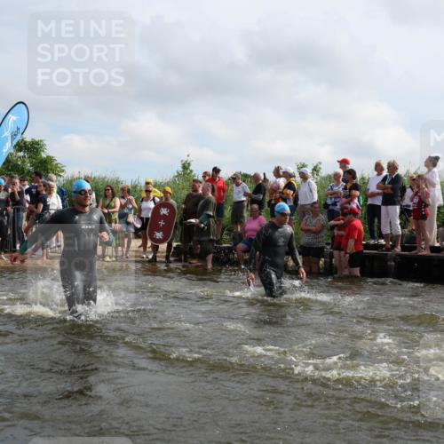21.06.2026 - Viking Triathlon Michael Strokosch http://msf.ph/oto/9821232 21.06.2026 10:05:08 Schwimmen 165, 225, 296, 297, 301, 304, 318, 350, 370, 442, 461, 497, 516, 562, 650 meine-sportfotos.de
