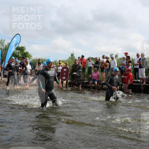 21.06.2026 - Viking Triathlon Michael Strokosch http://msf.ph/oto/9821233 21.06.2026 10:05:08 Schwimmen 165, 225, 296, 297, 301, 304, 318, 350, 370, 442, 461, 497, 516, 562, 650 meine-sportfotos.de