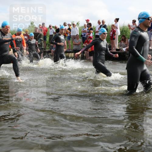 21.06.2026 - Viking Triathlon Michael Strokosch http://msf.ph/oto/9821242 21.06.2026 10:05:11 Schwimmen 165, 198, 211, 225, 296, 297, 301, 304, 370, 442, 497, 519, 562, 601, 617 meine-sportfotos.de