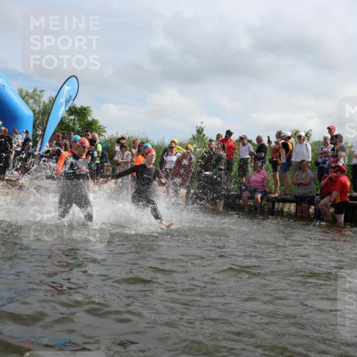 21.06.2026 - Viking Triathlon Michael Strokosch http://msf.ph/oto/9821250 21.06.2026 10:05:15 Schwimmen 33, 165, 198, 211, 296, 301, 341, 370, 472, 493, 519, 562, 601, 617, 632 meine-sportfotos.de