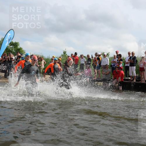 21.06.2026 - Viking Triathlon Michael Strokosch http://msf.ph/oto/9821252 21.06.2026 10:05:16 Schwimmen 33, 165, 198, 211, 296, 301, 341, 370, 472, 493, 519, 562, 601, 617, 632 meine-sportfotos.de