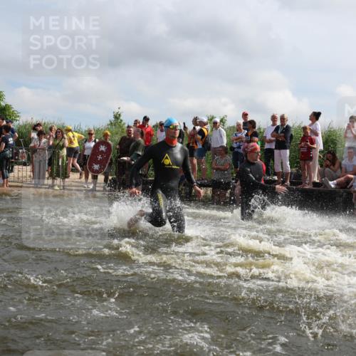 21.06.2026 - Viking Triathlon Michael Strokosch http://msf.ph/oto/9821262 21.06.2026 10:05:21 Schwimmen 33, 86, 198, 211, 230, 302, 308, 341, 459, 472, 493, 519, 601, 617, 632 meine-sportfotos.de