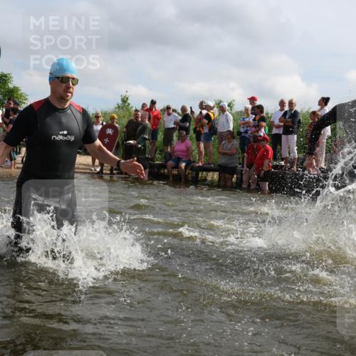 21.06.2026 - Viking Triathlon Michael Strokosch http://msf.ph/oto/9821266 21.06.2026 10:05:22 Schwimmen 33, 86, 198, 211, 230, 302, 308, 341, 459, 472, 493, 519, 601, 617, 632 meine-sportfotos.de