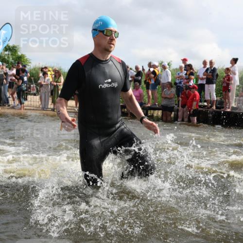 21.06.2026 - Viking Triathlon Michael Strokosch http://msf.ph/oto/9821268 21.06.2026 10:05:22 Schwimmen 33, 86, 198, 211, 230, 302, 308, 341, 459, 472, 493, 519, 601, 617, 632 meine-sportfotos.de