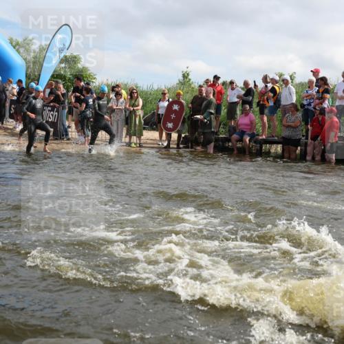 21.06.2026 - Viking Triathlon Michael Strokosch http://msf.ph/oto/9821271 21.06.2026 10:05:23 Schwimmen 33, 86, 88, 198, 211, 230, 302, 308, 330, 331, 341, 414, 452, 459, 472, 493, 519, 601, 617, 632 meine-sportfotos.de