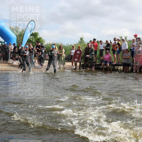 21.06.2026 - Viking Triathlon Michael Strokosch http://msf.ph/oto/9821272 21.06.2026 10:05:23 Schwimmen 33, 86, 88, 198, 211, 230, 302, 308, 330, 331, 341, 414, 452, 459, 472, 493, 519, 601, 617, 632 meine-sportfotos.de
