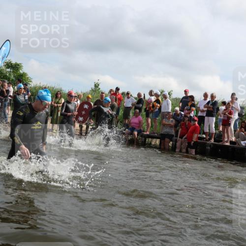 21.06.2026 - Viking Triathlon Michael Strokosch http://msf.ph/oto/9821304 21.06.2026 10:05:40 Schwimmen 45, 134, 234, 262, 276, 316, 387, 393, 399, 471, 482, 520, 528, 578, 663 meine-sportfotos.de