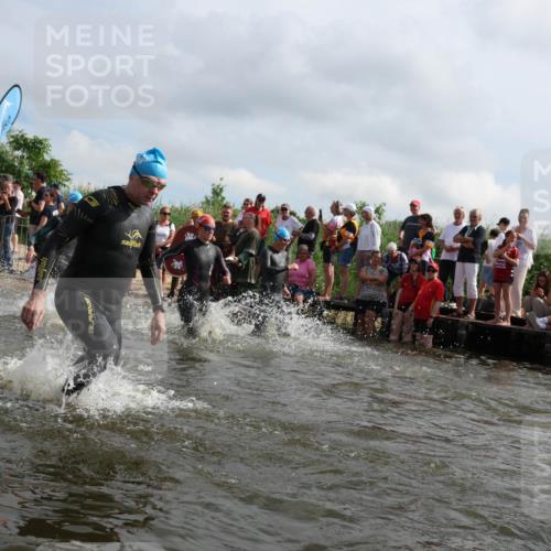 21.06.2026 - Viking Triathlon Michael Strokosch http://msf.ph/oto/9821305 21.06.2026 10:05:40 Schwimmen 45, 134, 234, 262, 276, 316, 387, 393, 399, 471, 482, 520, 528, 578, 663 meine-sportfotos.de