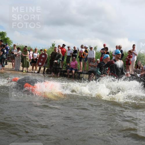 21.06.2026 - Viking Triathlon Michael Strokosch http://msf.ph/oto/9821325 21.06.2026 10:05:51 Schwimmen 45, 78, 156, 160, 183, 193, 282, 316, 393, 498, 505, 528, 563, 567, 578 meine-sportfotos.de