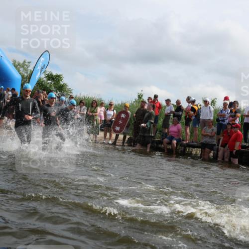 21.06.2026 - Viking Triathlon Michael Strokosch http://msf.ph/oto/9821341 21.06.2026 10:06:00 Schwimmen 91, 93, 147, 156, 173, 185, 259, 261, 273, 282, 405, 443, 498, 505, 563 meine-sportfotos.de