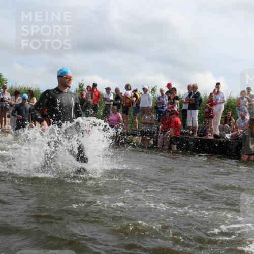 21.06.2026 - Viking Triathlon Michael Strokosch http://msf.ph/oto/9821345 21.06.2026 10:06:01 Schwimmen 91, 93, 147, 156, 173, 185, 259, 261, 273, 282, 405, 443, 498, 505, 563 meine-sportfotos.de