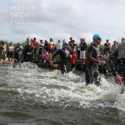 21.06.2026 - Viking Triathlon Michael Strokosch http://msf.ph/oto/9821350 21.06.2026 10:06:02 Schwimmen 91, 93, 147, 156, 173, 185, 259, 261, 273, 282, 405, 443, 498, 505, 563 meine-sportfotos.de