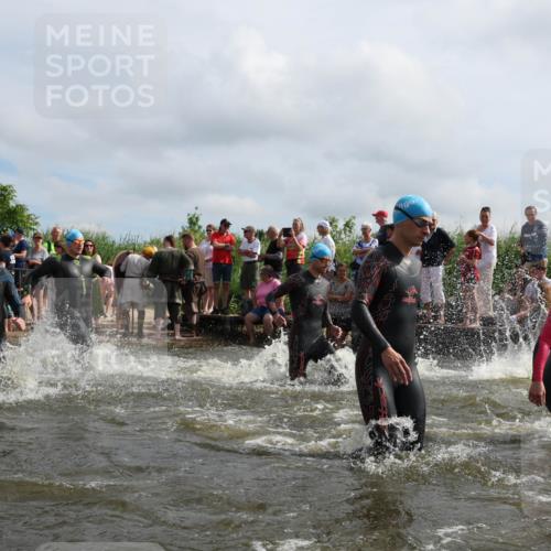 21.06.2026 - Viking Triathlon Michael Strokosch http://msf.ph/oto/9821394 21.06.2026 10:06:25 Schwimmen 56, 72, 85, 184, 188, 212, 274, 312, 415, 489, 522, 533, 539, 577, 603 meine-sportfotos.de