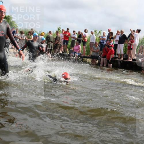 21.06.2026 - Viking Triathlon Michael Strokosch http://msf.ph/oto/9821434 21.06.2026 10:06:49 Schwimmen 54, 166, 245, 310, 429, 444, 449, 464, 495, 609, 615, 618, 638, 641, 668 meine-sportfotos.de