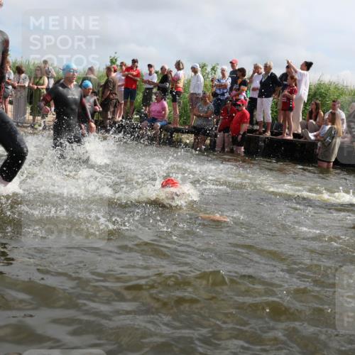 21.06.2026 - Viking Triathlon Michael Strokosch http://msf.ph/oto/9821435 21.06.2026 10:06:50 Schwimmen 54, 166, 245, 310, 429, 444, 449, 464, 495, 609, 615, 618, 638, 641, 668 meine-sportfotos.de