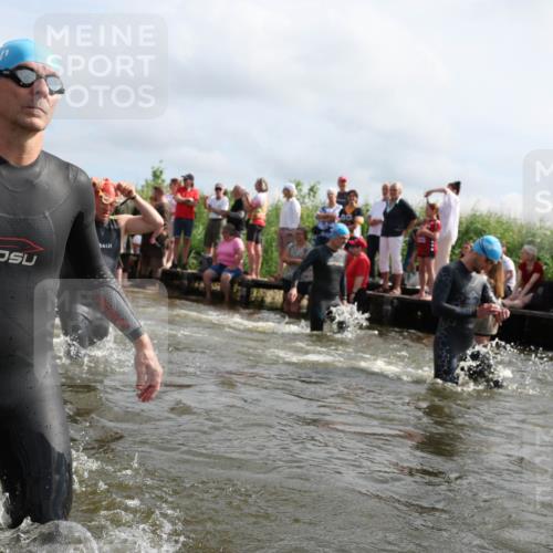 21.06.2026 - Viking Triathlon Michael Strokosch http://msf.ph/oto/9821443 21.06.2026 10:06:57 Schwimmen 54, 60, 94, 123, 166, 245, 310, 314, 345, 449, 464, 495, 609, 615, 668 meine-sportfotos.de