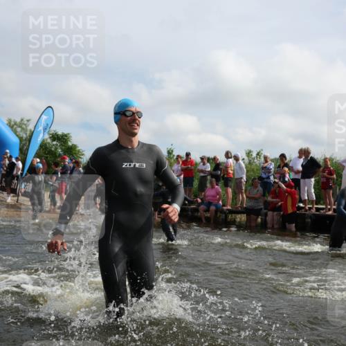 21.06.2026 - Viking Triathlon Michael Strokosch http://msf.ph/oto/9821639 21.06.2026 10:08:39 Schwimmen 48, 75, 92, 105, 203, 207, 254, 317, 322, 324, 365, 376, 409, 549, 571, 629 meine-sportfotos.de