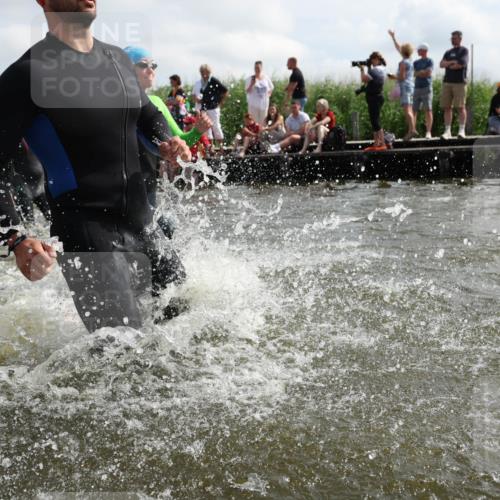 21.06.2026 - Viking Triathlon Michael Strokosch http://msf.ph/oto/9821735 21.06.2026 10:09:19 Schwimmen 52, 61, 127, 141, 385, 504, 529, 532, 538, 561, 646, 670 meine-sportfotos.de