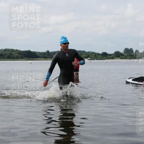21.06.2026 - Viking Triathlon Michael Strokosch http://msf.ph/oto/9821806 21.06.2026 10:24:24 Schwimmen 517 meine-sportfotos.de