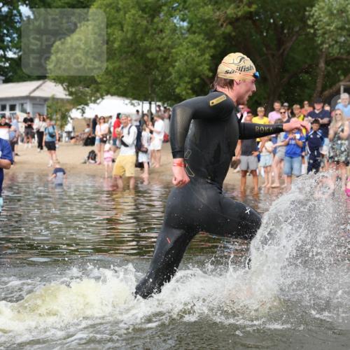21.06.2026 - Viking Triathlon Michael Strokosch http://msf.ph/oto/9821849 21.06.2026 10:24:53 Schwimmen 9 meine-sportfotos.de