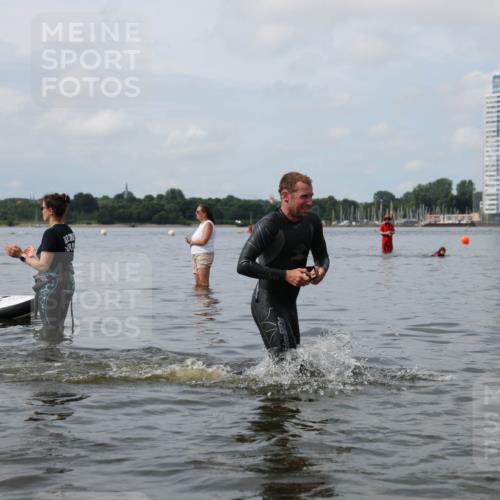 21.06.2026 - Viking Triathlon Michael Strokosch http://msf.ph/oto/9821877 21.06.2026 10:25:38 Schwimmen 4, 8, 10 meine-sportfotos.de