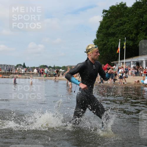 21.06.2026 - Viking Triathlon Michael Strokosch http://msf.ph/oto/9821900 21.06.2026 10:25:46 Schwimmen 8, 10 meine-sportfotos.de