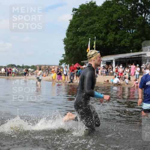 21.06.2026 - Viking Triathlon Michael Strokosch http://msf.ph/oto/9821901 21.06.2026 10:25:46 Schwimmen 8, 10 meine-sportfotos.de