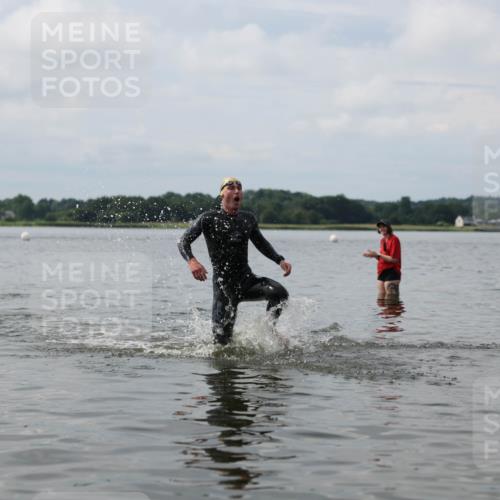 21.06.2026 - Viking Triathlon Michael Strokosch http://msf.ph/oto/9821924 21.06.2026 10:26:09 Schwimmen 2, 21, 548 meine-sportfotos.de
