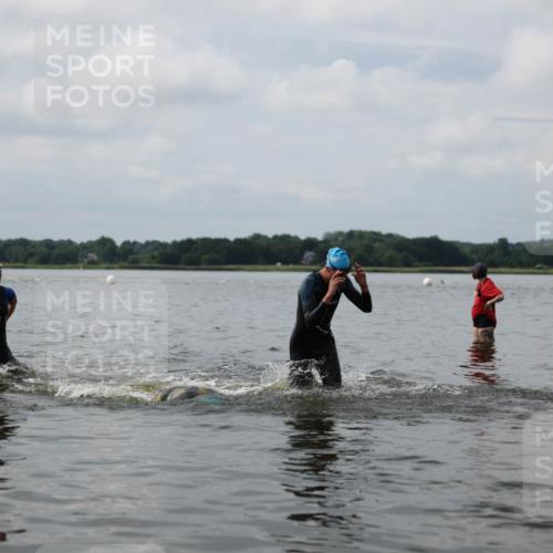 21.06.2026 - Viking Triathlon Michael Strokosch http://msf.ph/oto/9821945 21.06.2026 10:26:23 Schwimmen 21, 474, 548 meine-sportfotos.de