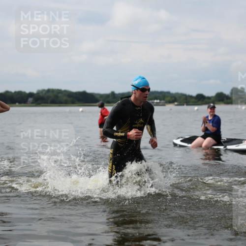 21.06.2026 - Viking Triathlon Michael Strokosch http://msf.ph/oto/9821955 21.06.2026 10:26:26 Schwimmen 21, 474, 548 meine-sportfotos.de