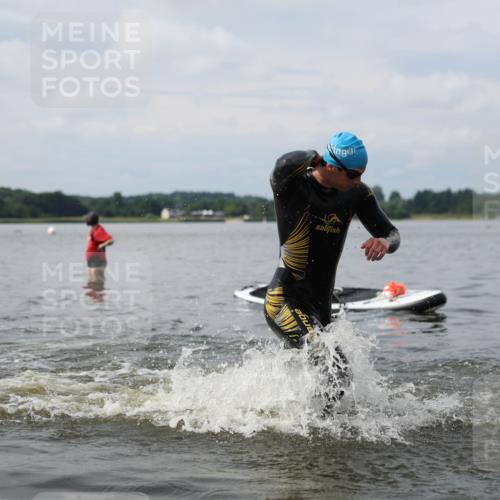 21.06.2026 - Viking Triathlon Michael Strokosch http://msf.ph/oto/9821957 21.06.2026 10:26:27 Schwimmen 21, 474, 548 meine-sportfotos.de