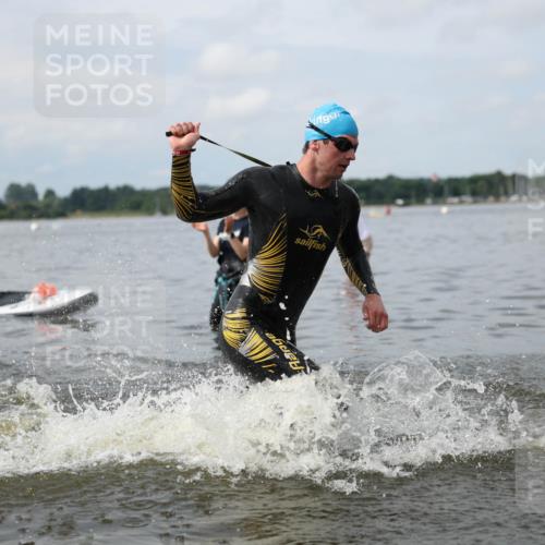 21.06.2026 - Viking Triathlon Michael Strokosch http://msf.ph/oto/9821960 21.06.2026 10:26:27 Schwimmen 21, 474, 548 meine-sportfotos.de