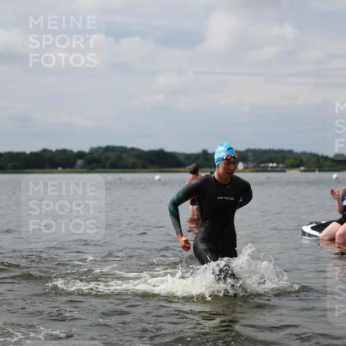 21.06.2026 - Viking Triathlon Michael Strokosch http://msf.ph/oto/9821983 21.06.2026 10:26:47 Schwimmen 7, 25, 176, 334, 426, 453, 547, 575 meine-sportfotos.de