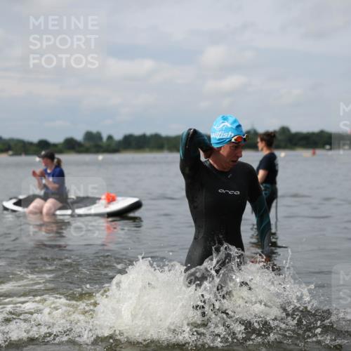 21.06.2026 - Viking Triathlon Michael Strokosch http://msf.ph/oto/9821990 21.06.2026 10:26:49 Schwimmen 7, 25, 176, 334, 426, 453, 547, 575 meine-sportfotos.de