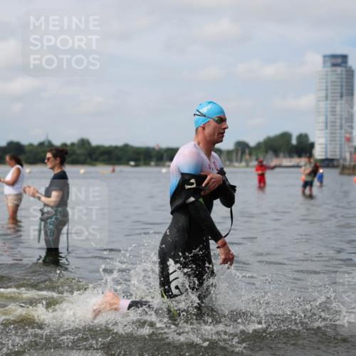 21.06.2026 - Viking Triathlon Michael Strokosch http://msf.ph/oto/9822012 21.06.2026 10:26:58 Schwimmen 7, 25, 176, 426, 547, 575 meine-sportfotos.de