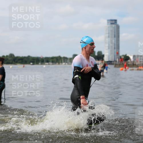 21.06.2026 - Viking Triathlon Michael Strokosch http://msf.ph/oto/9822013 21.06.2026 10:26:58 Schwimmen 7, 25, 176, 426, 547, 575 meine-sportfotos.de