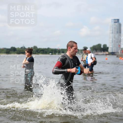 21.06.2026 - Viking Triathlon Michael Strokosch http://msf.ph/oto/9822642 21.06.2026 10:33:55 Schwimmen 28, 102, 154, 221, 249, 265, 343, 410, 432, 462, 524, 660, 664 meine-sportfotos.de