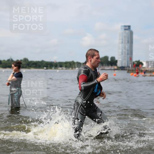 21.06.2026 - Viking Triathlon Michael Strokosch http://msf.ph/oto/9822643 21.06.2026 10:33:55 Schwimmen 28, 102, 154, 221, 249, 265, 343, 410, 432, 462, 524, 660, 664 meine-sportfotos.de