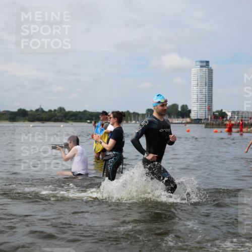 21.06.2026 - Viking Triathlon Michael Strokosch http://msf.ph/oto/9823035 21.06.2026 10:37:09 Schwimmen 64, 84, 89, 142, 370, 455, 553 meine-sportfotos.de