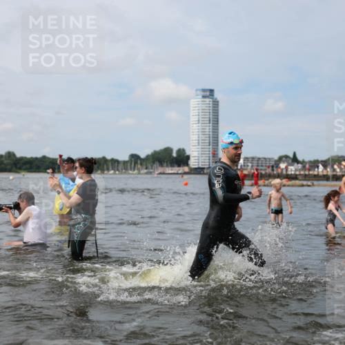 21.06.2026 - Viking Triathlon Michael Strokosch http://msf.ph/oto/9823037 21.06.2026 10:37:10 Schwimmen 64, 84, 89, 142, 370, 450, 455, 553 meine-sportfotos.de