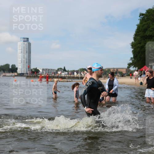 21.06.2026 - Viking Triathlon Michael Strokosch http://msf.ph/oto/9823040 21.06.2026 10:37:10 Schwimmen 64, 84, 89, 142, 370, 450, 455, 553 meine-sportfotos.de