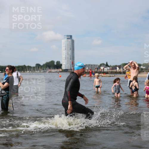 21.06.2026 - Viking Triathlon Michael Strokosch http://msf.ph/oto/9823060 21.06.2026 10:37:22 Schwimmen 64, 89, 111, 239, 370, 450, 455, 513, 545 meine-sportfotos.de