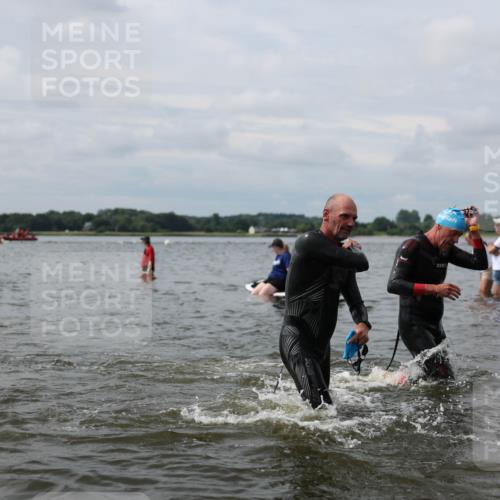 21.06.2026 - Viking Triathlon Michael Strokosch http://msf.ph/oto/9823068 21.06.2026 10:37:26 Schwimmen 64, 89, 111, 239, 243, 370, 450, 513, 545 meine-sportfotos.de