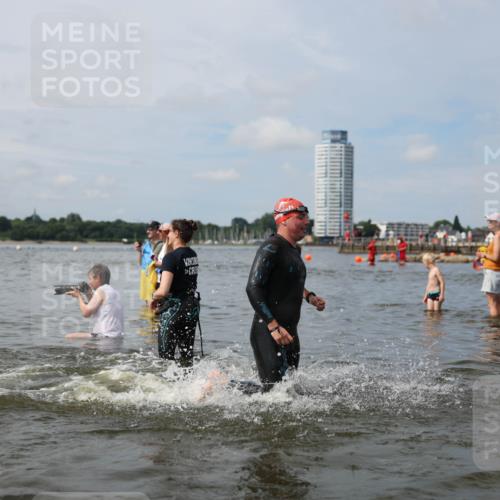 21.06.2026 - Viking Triathlon Michael Strokosch http://msf.ph/oto/9823124 21.06.2026 10:37:52 Schwimmen 80, 99, 171, 197, 241, 285, 449, 467, 633 meine-sportfotos.de
