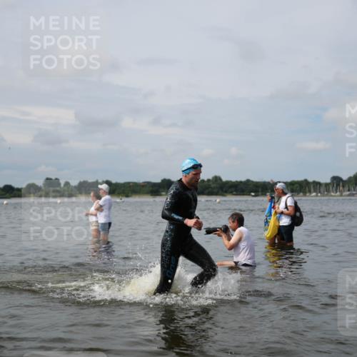 21.06.2026 - Viking Triathlon Michael Strokosch http://msf.ph/oto/9823172 21.06.2026 10:38:20 Schwimmen 55, 300, 315, 316, 397, 465, 546, 567 meine-sportfotos.de